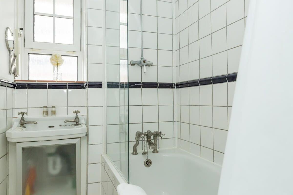 Convenient 2 Bedroom Apartment In Waterloo London Exterior foto